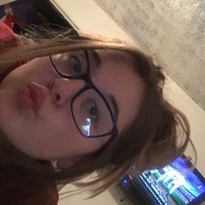 Meet your Posher, Chloe